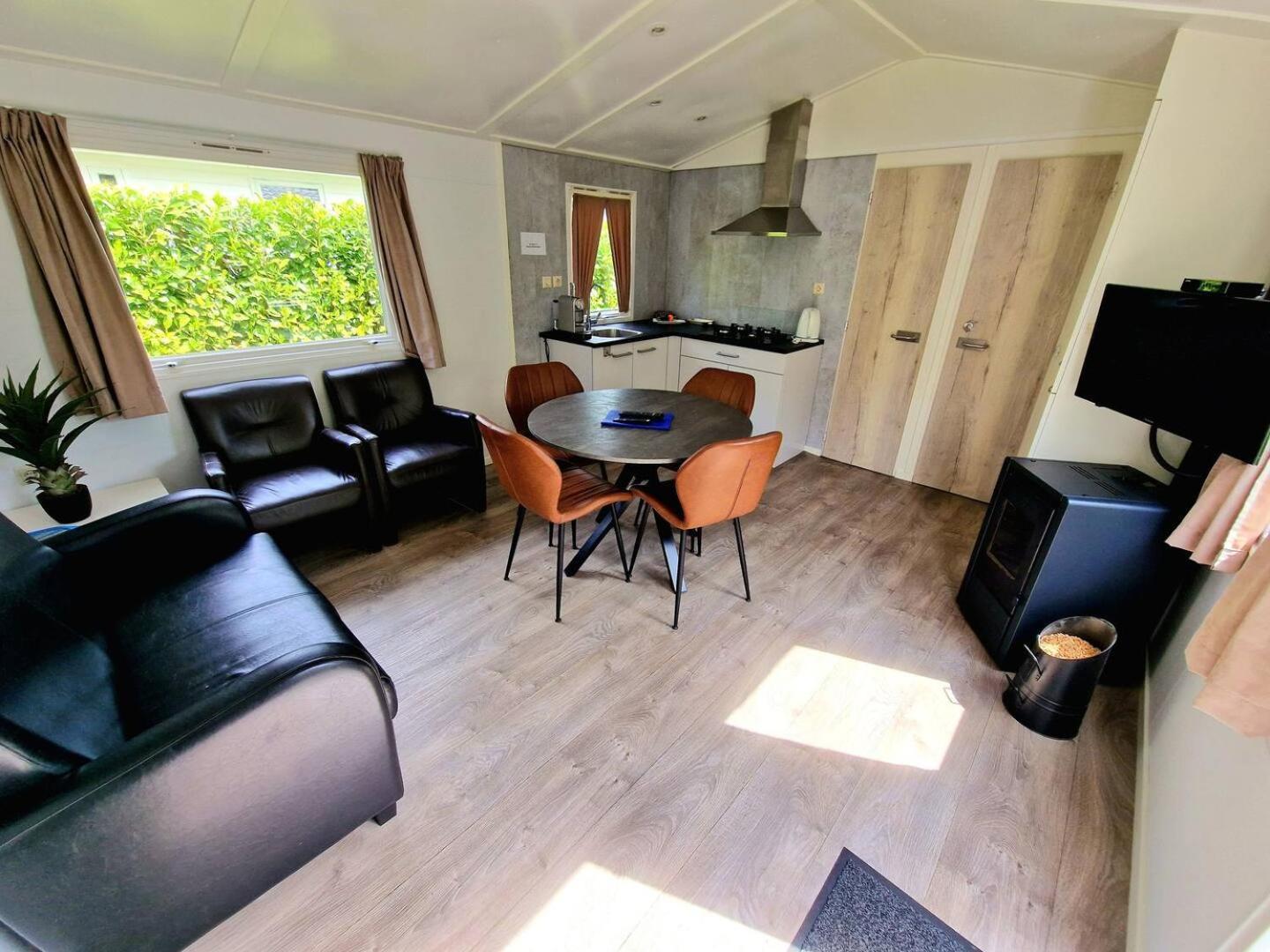 Charmante Woning Op Rustig Park Met Fietsen エーペ エクステリア 写真