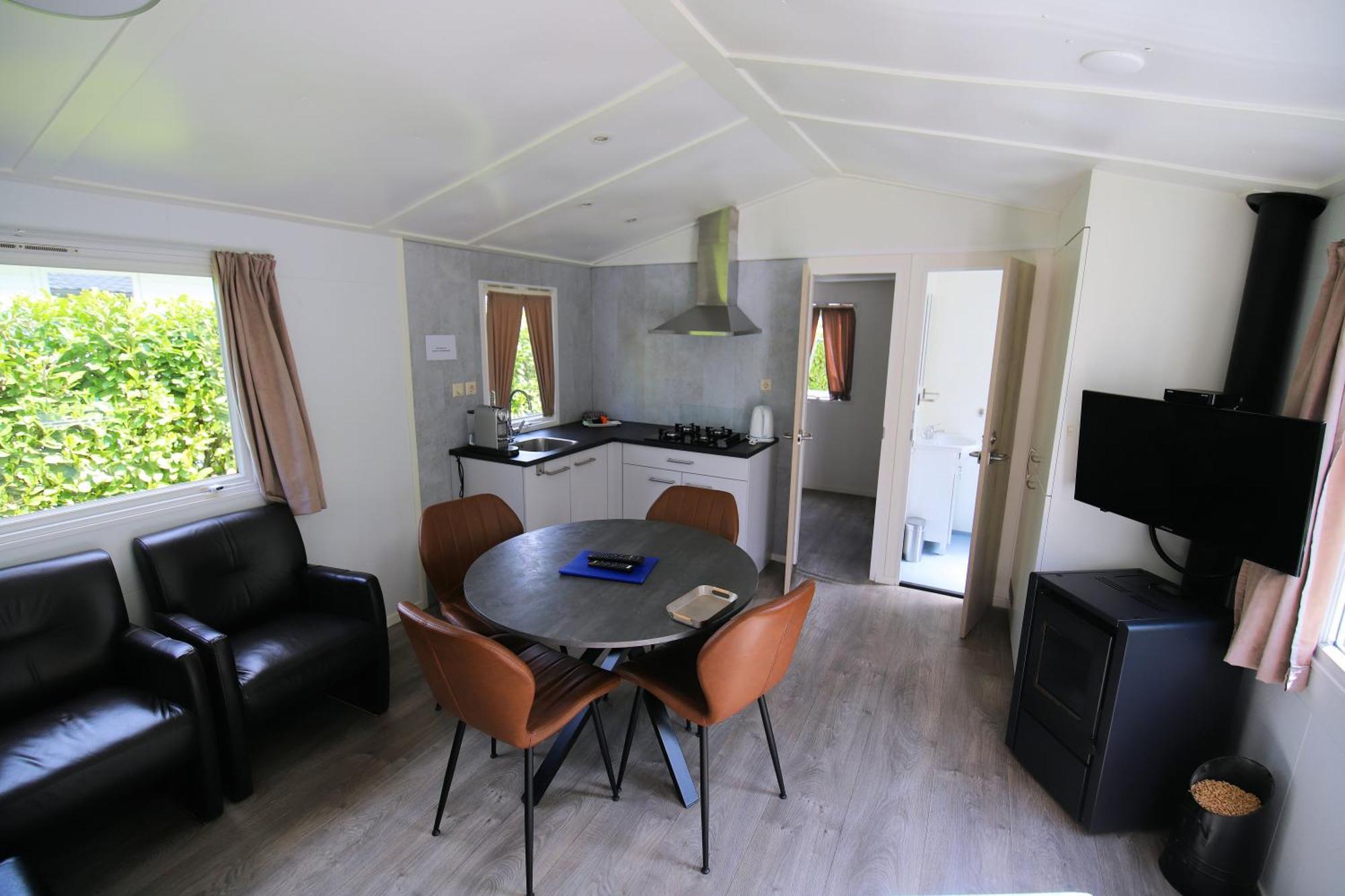 Charmante Woning Op Rustig Park Met Fietsen エーペ エクステリア 写真